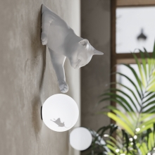 Petite lampe boule avec un chat blanc