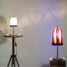 Petite lampe de table  motif en verre perce-neige et grande lampe de table  motif en verre renoncule